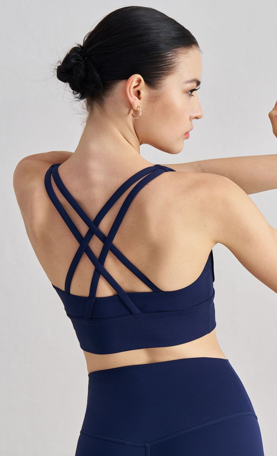 Size L White Cross-Back Premium Yoga Sports Bra for Women - High Support & Shockproof Fitness Bra